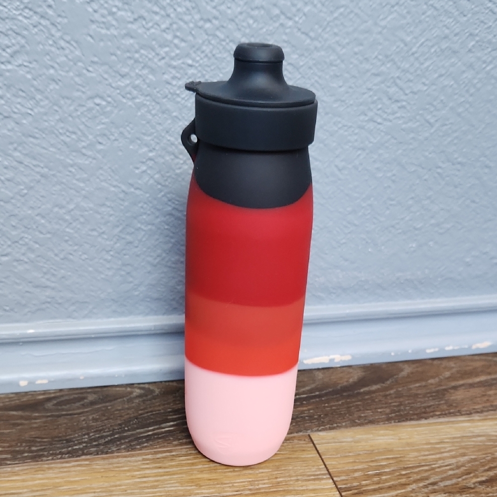 NWOT Silipint 30 oz SiliH20 Water Bottle Volcano Red Black Pinkish